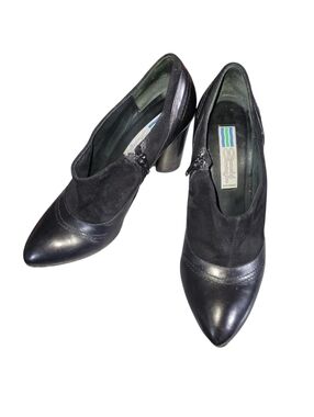 Arnold Churgin Black Leather and Suede Handmade Vintage 90's  Pointed Pump Heels